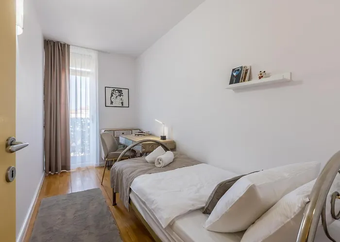 Theatrum Cozy سبليت