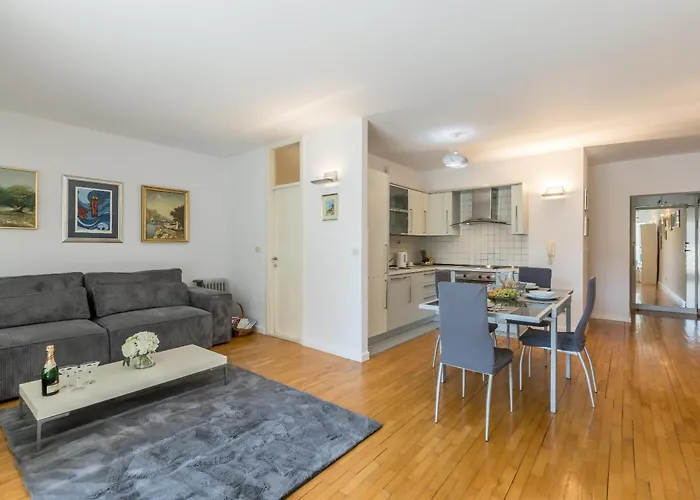 Theatrum Cozy سبليت